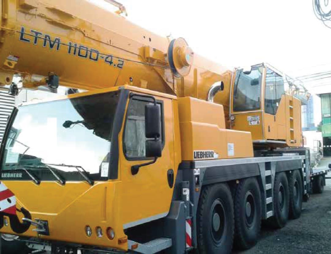 Grúa telescópica Liebherr LTM 1100-4.2 de 120 toneladas para izaje pesado