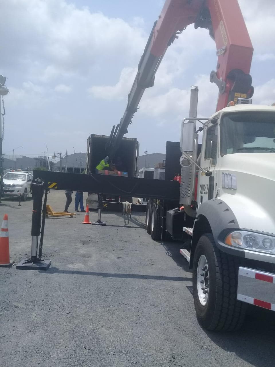 Descarga de Contenedores en Cuarto Puente