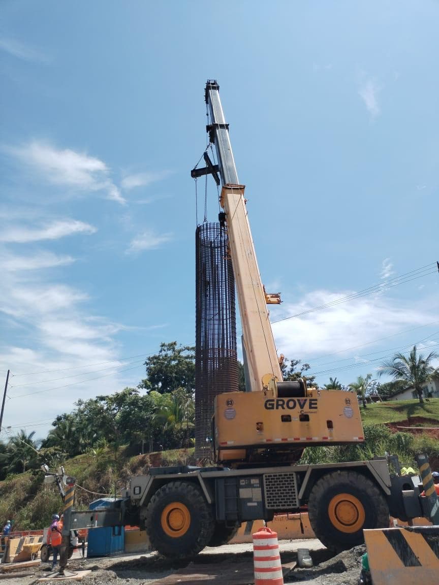 Instalaciones de Acero de Refuerzo de Pilotes — Línea 3 del Metro