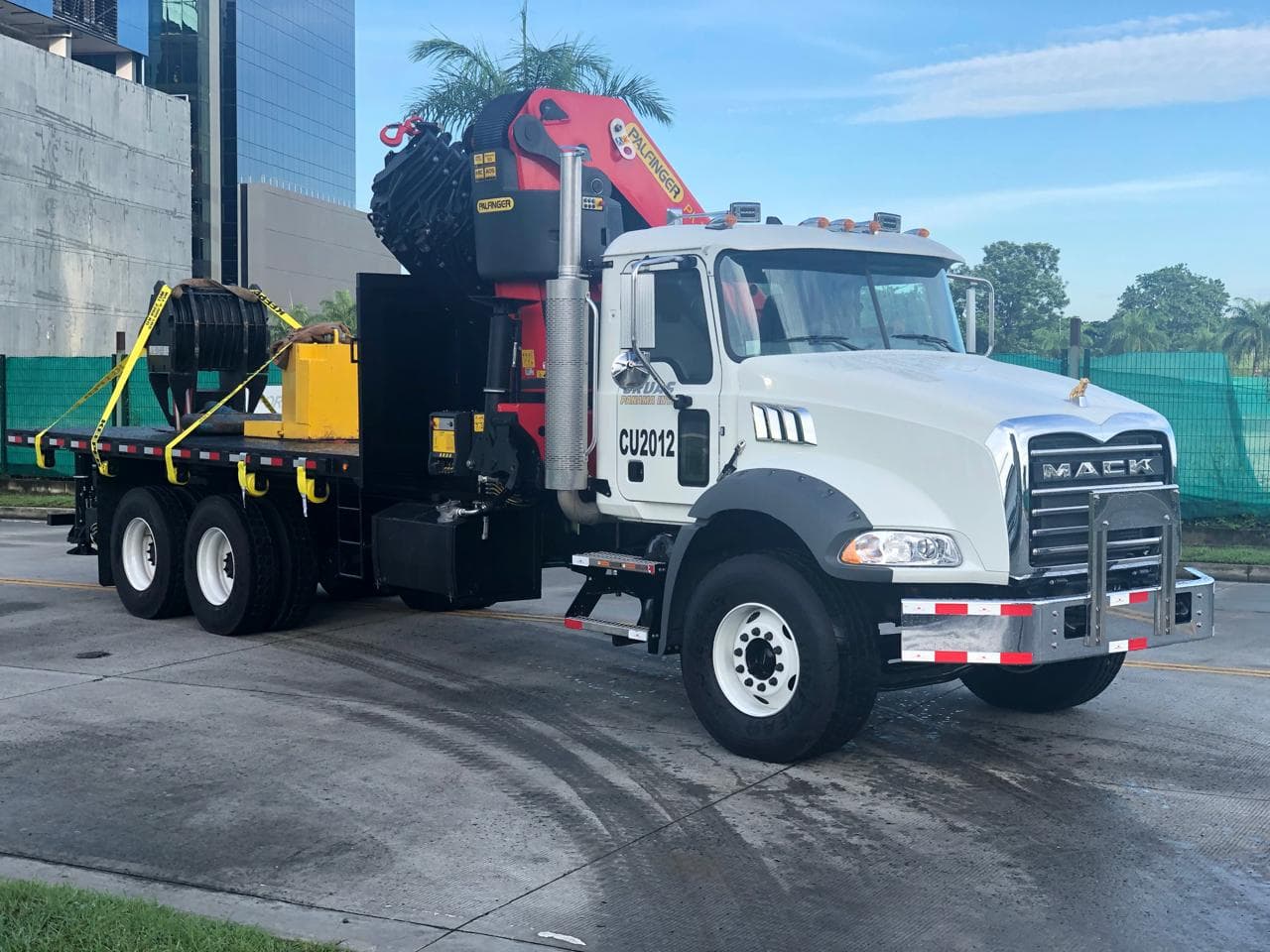 Palfinger PK76002 EH (Mack GR64BX) 23-ton mobile crane for heavy lifting