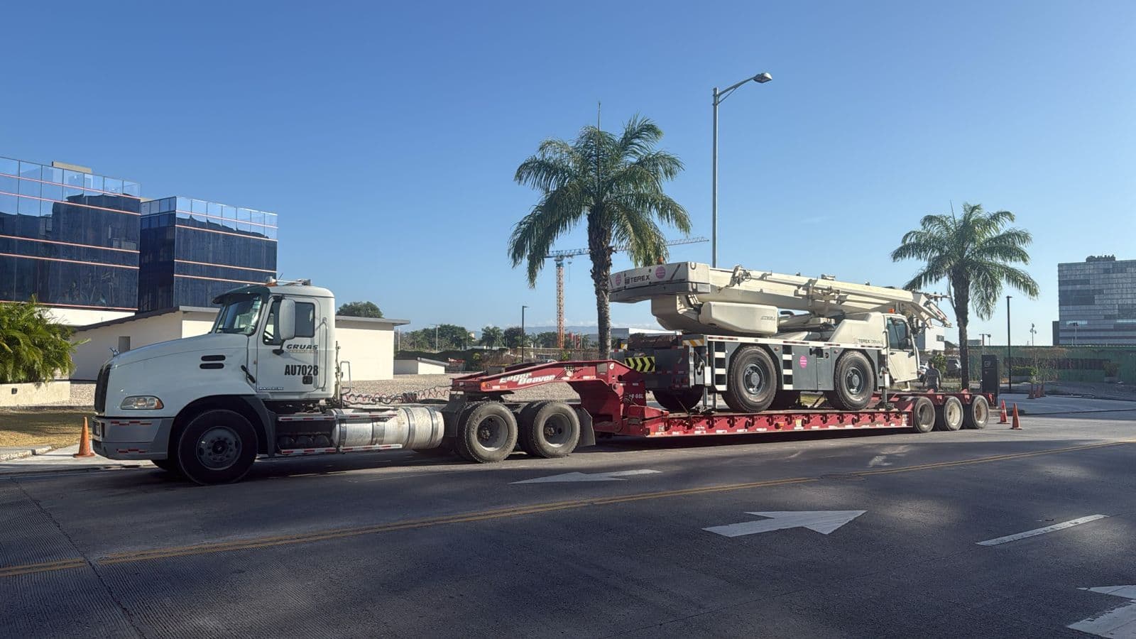 Eager Beaver GSL60/3 Roja 60-ton mobile crane for heavy lifting