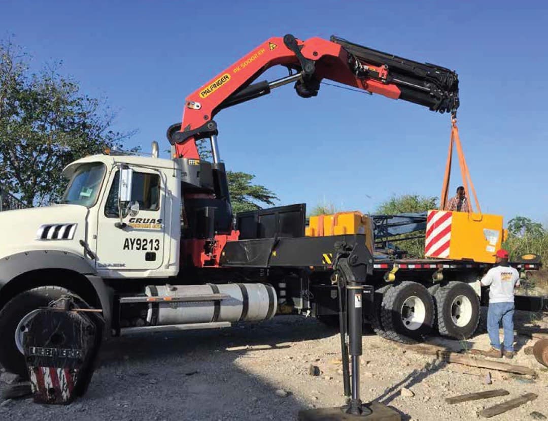 Grúa telescópica Palfinger PK50002-EA (Mack) de 15 toneladas para izaje pesado