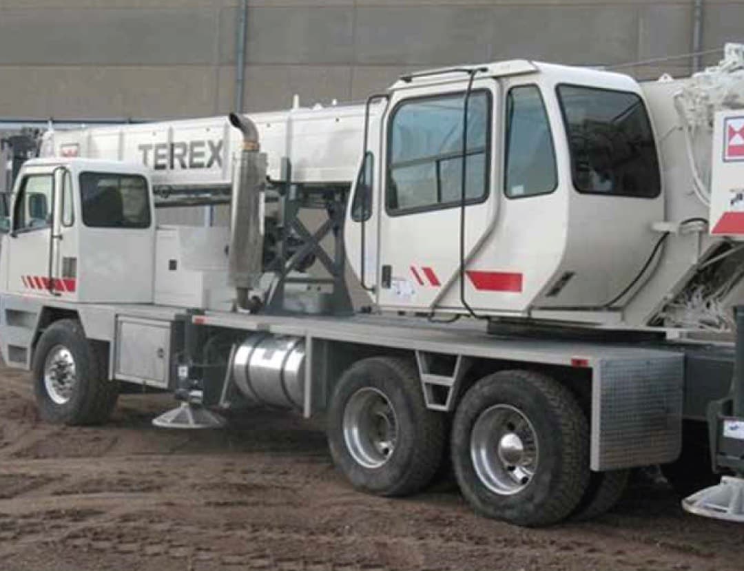 Terex T340-1 40-ton mobile crane for heavy lifting